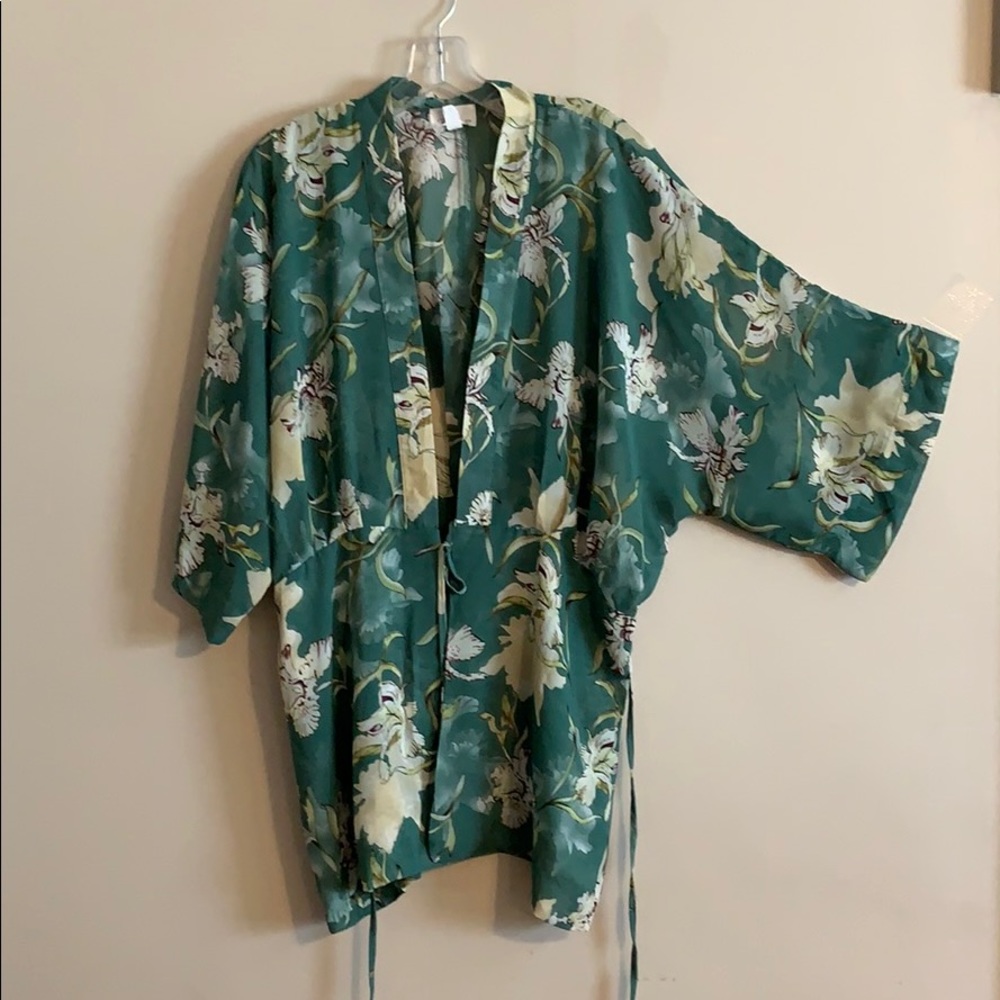 New Floral kimono - Picture 1 of 5